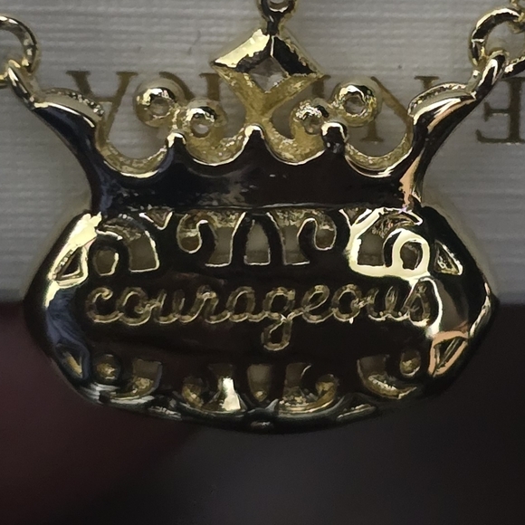 Kendra Scott Elisa Princess Gold Short Pendant Necklace - Picture 3 of 4